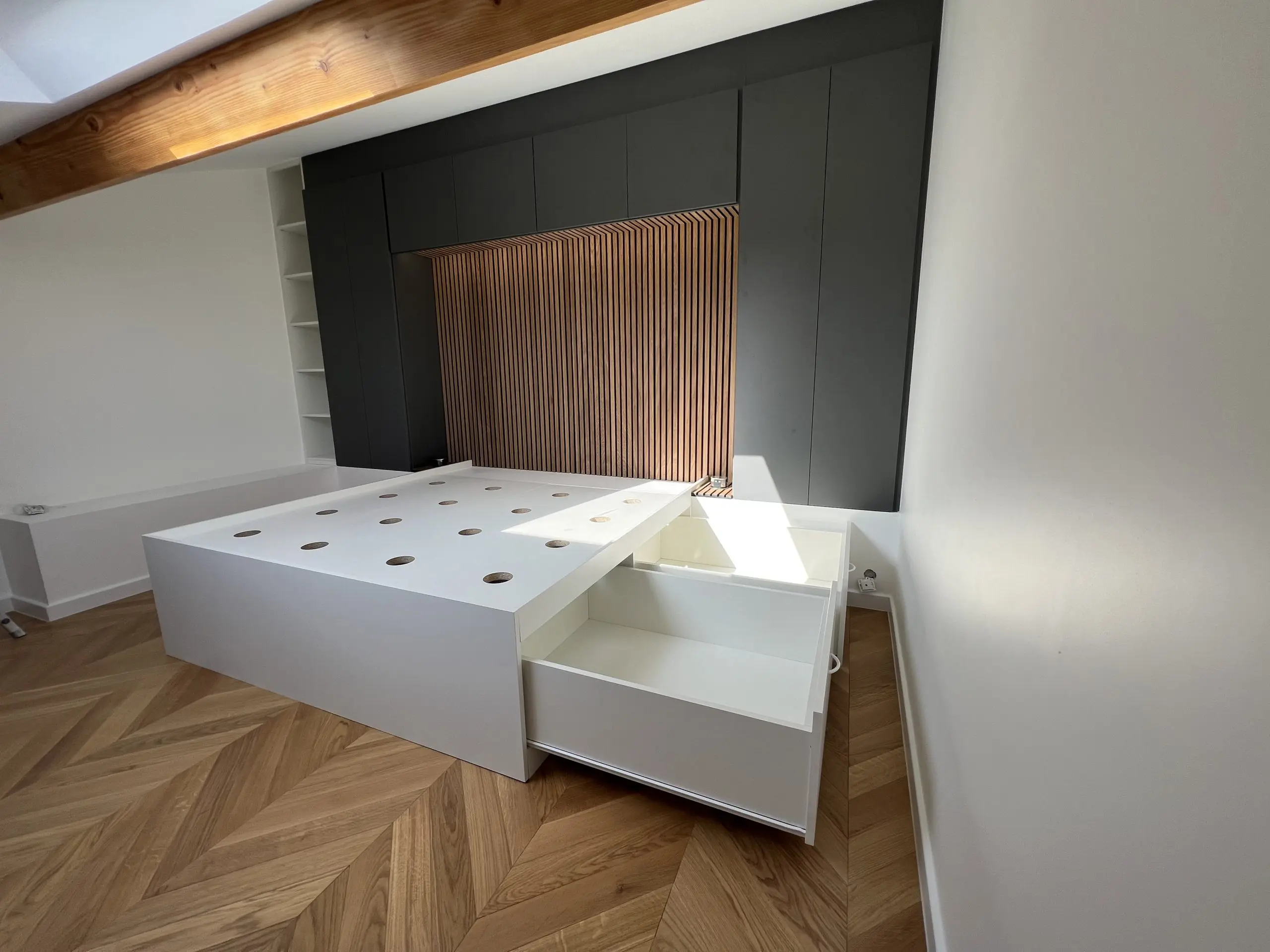 Pont de lit bois chambre renovation SRT (3)