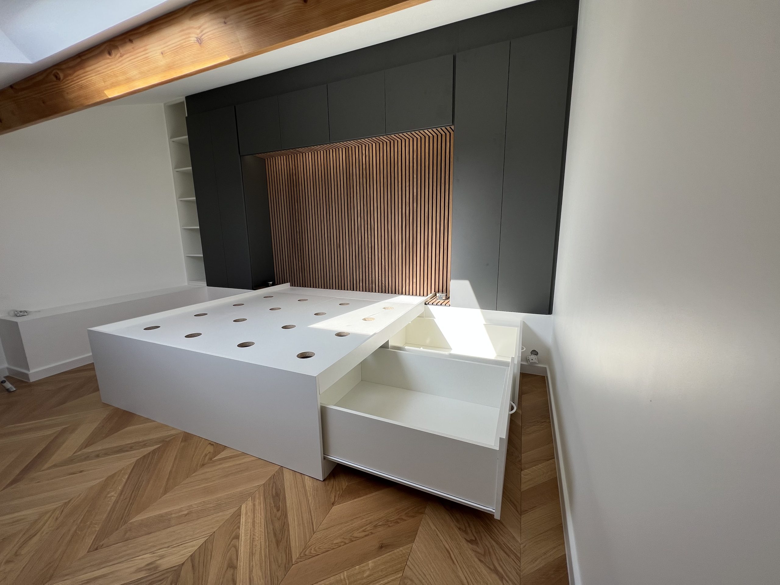 Pont de lit bois chambre renovation SRT (3)